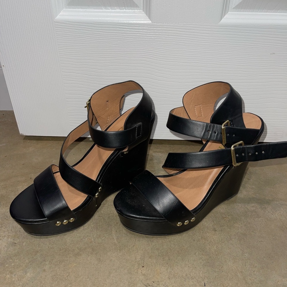 Black SODA wedges size 7
